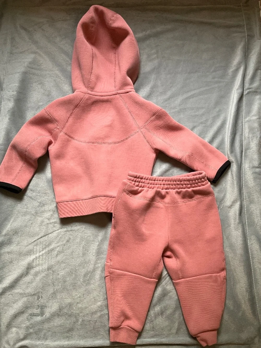 Nike tech pink
